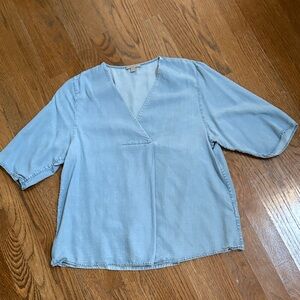 ✨ COS V-Neck Blouse – Size EUR 40 (US 8–10) ✨